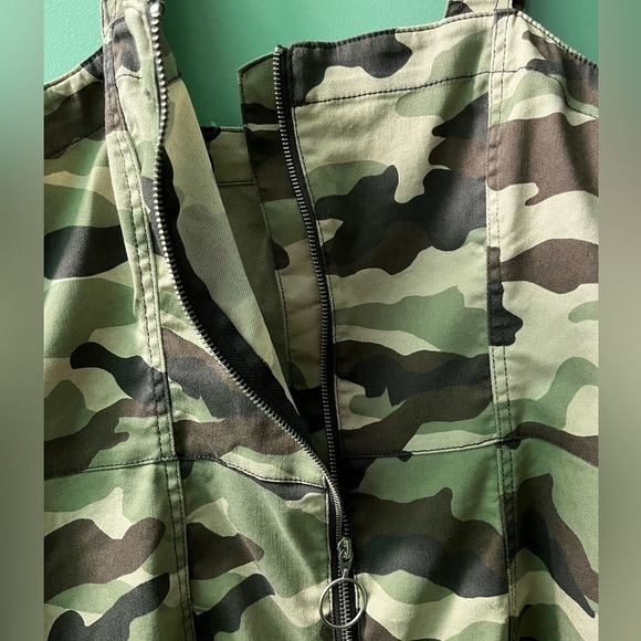 NWOT Camo overall dress - Picture 4 of 9